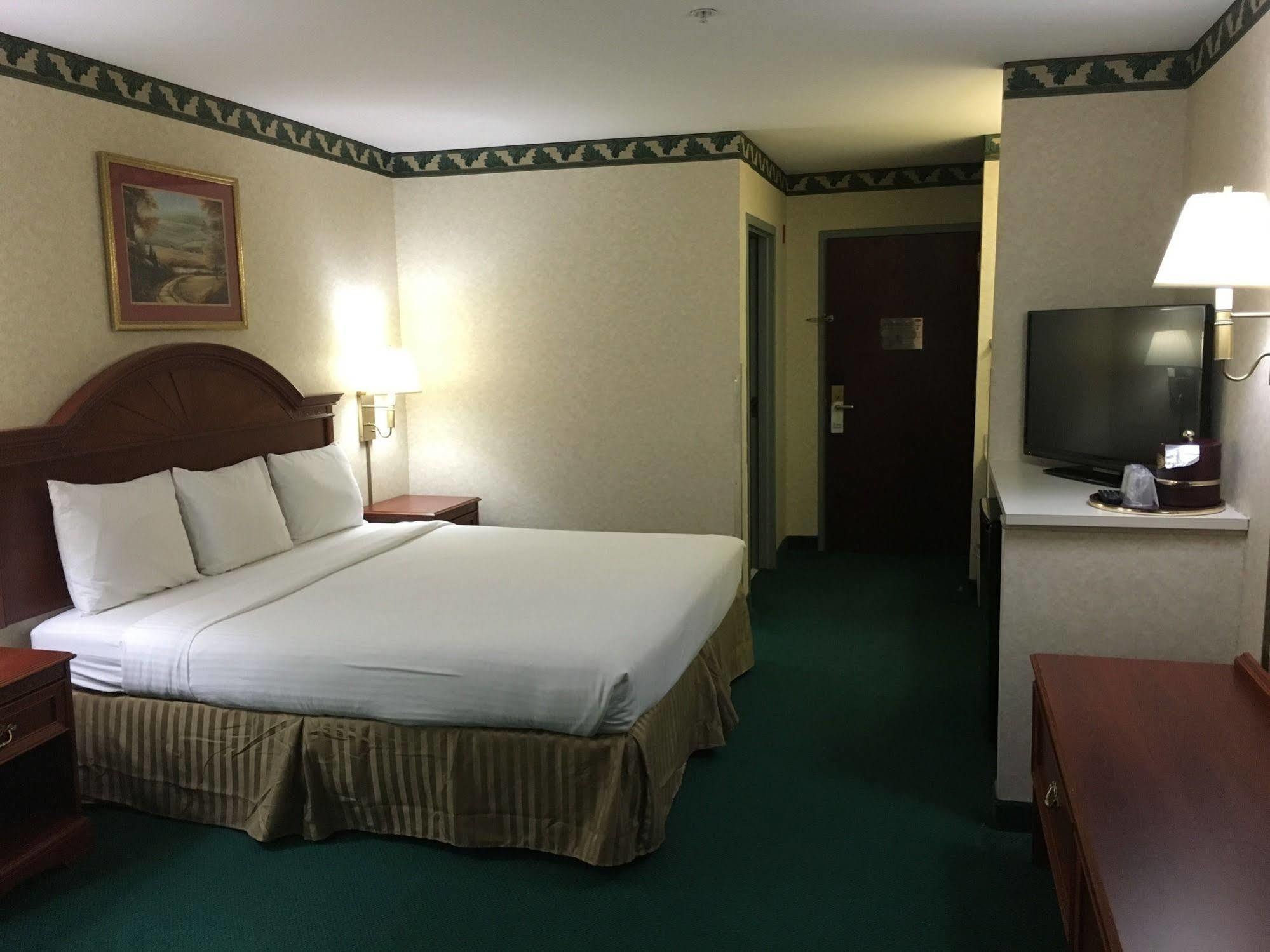 Grand Vista Hotel & Suites Vonore Exterior photo